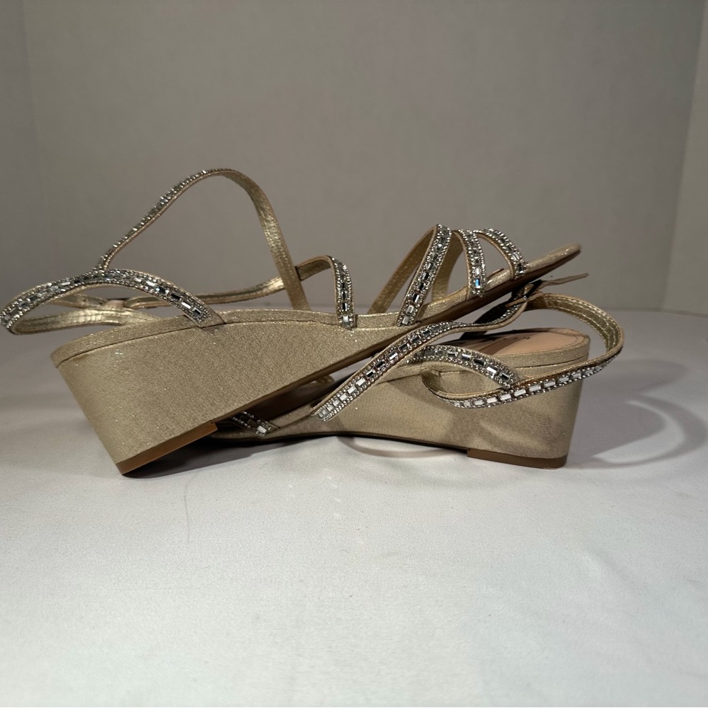Kelly & Katie Tahada Wedge Sandal  W Size 9.5 M  Gold & Silver Tones Summer Sand - Picture 6 of 9